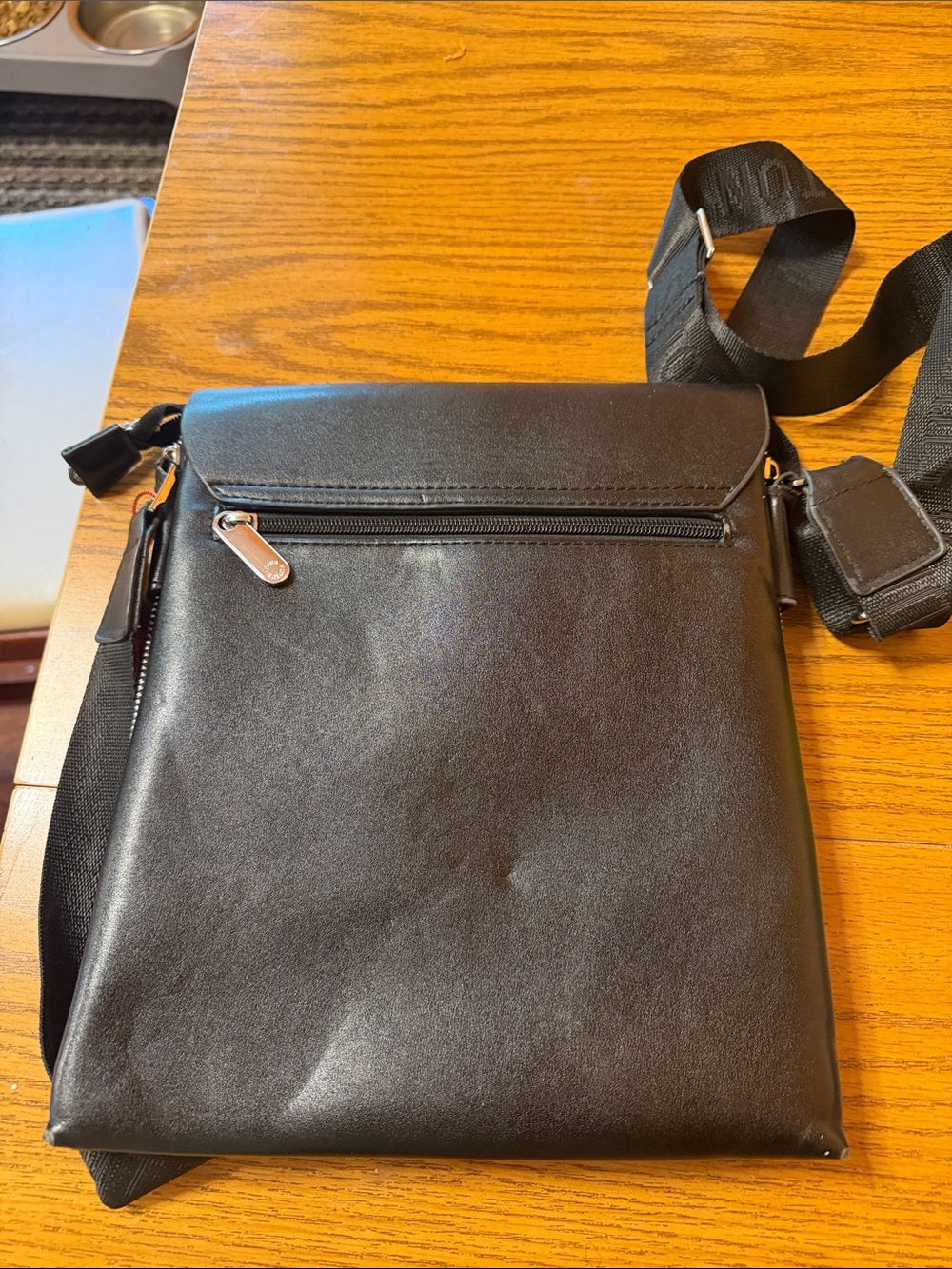 Louis Vuitton Black/Dark Gray Messenger Bag wear on the corners - Picture 5 of 7